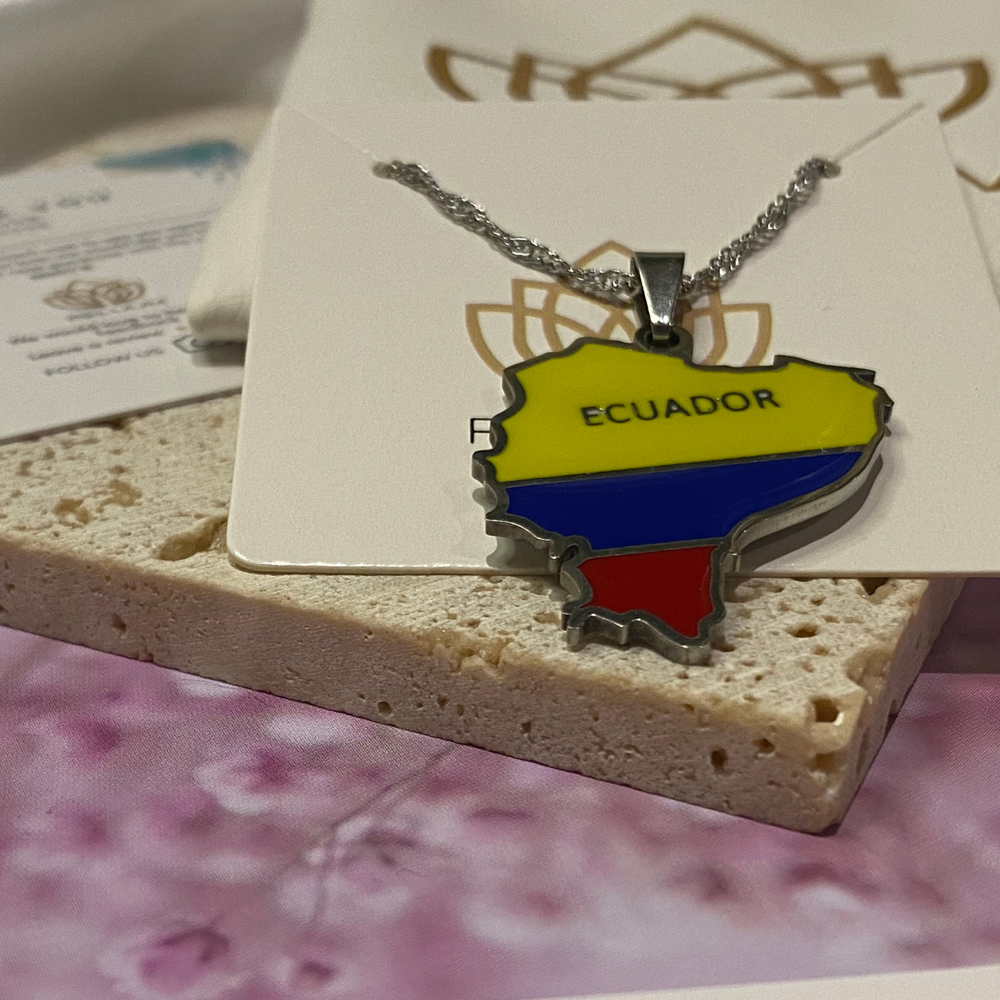 ecuador map - with flag