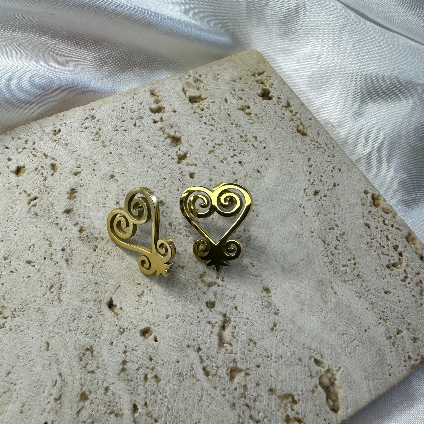 pendientes con símbolo de adinkra sankofa