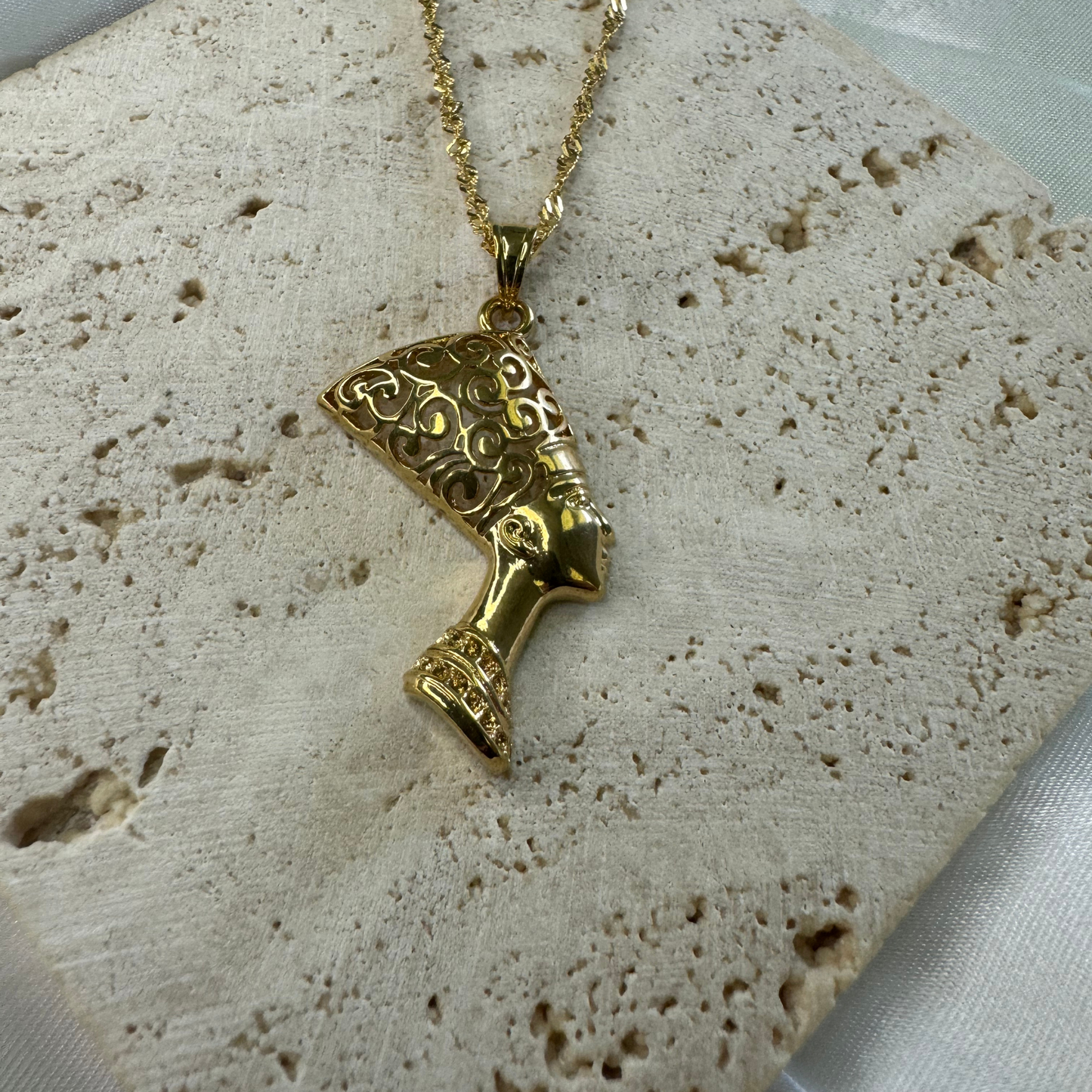 large hollow queen nefertiti pendant necklace